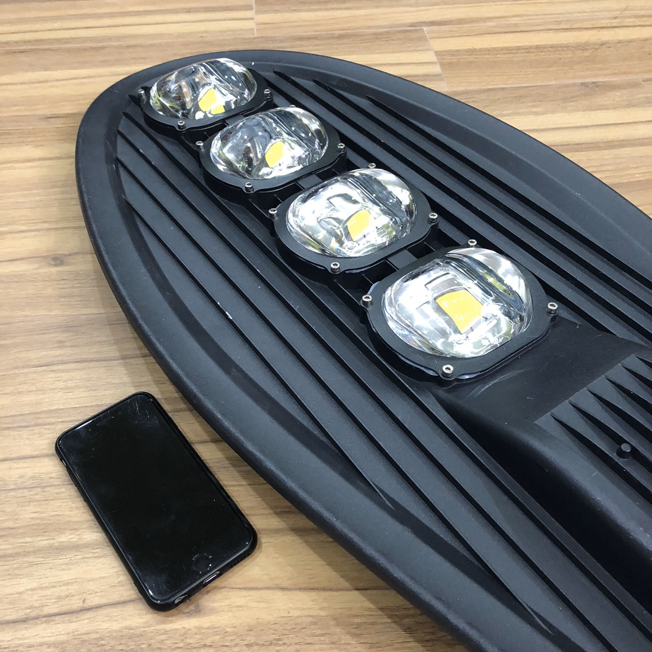 Đèn Đường LED 200W Đèn Lá sử dụng Chip Led Philips