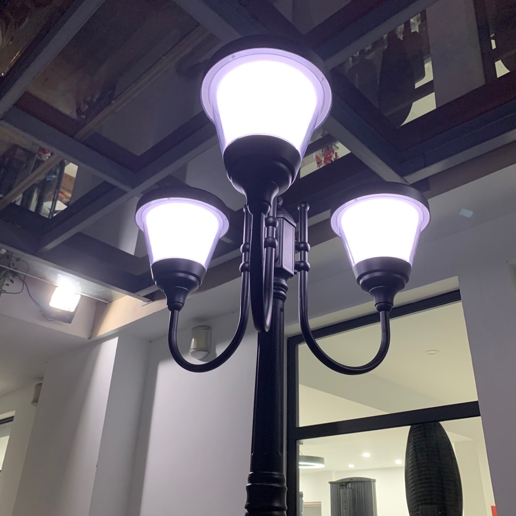 Cột Đèn Sân Vườn Công Viên hiện đại sử dụng điện năng lượng mặt trời 3x20W mã sản phẩm ZGGD-4105-3