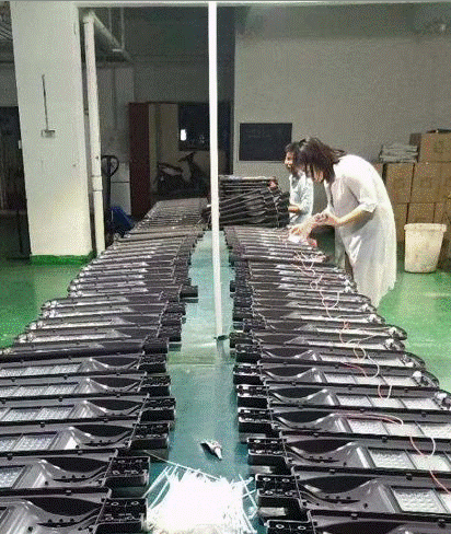 Gia công lắp ráp sản xuất đèn đường led 100w Philips theo yêu cầu kỹ thuật