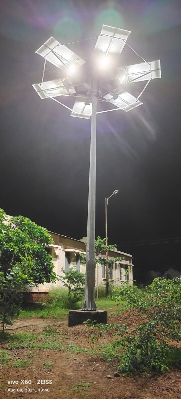 Giải Pháp Nâng Hạ Thông Minh Cho Cột Đèn Chiếu Sáng Năng Lượng Mặt Trời ZALAA