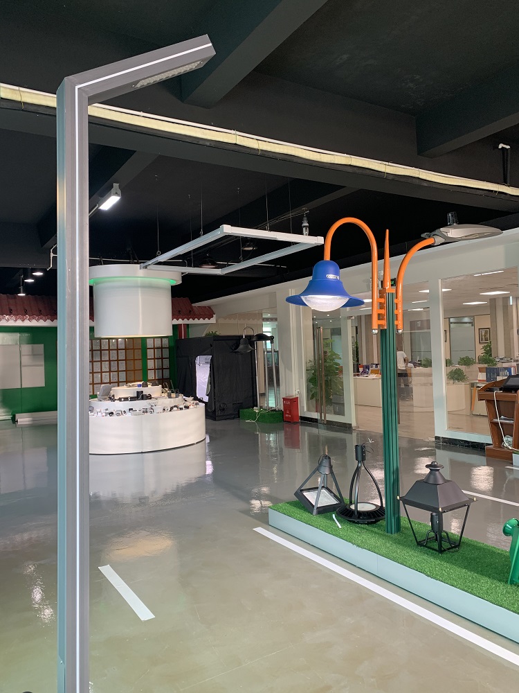 Cột Đèn Trang Trí Sân Vườn Công Viên hiện đại mã số ZAT-1153