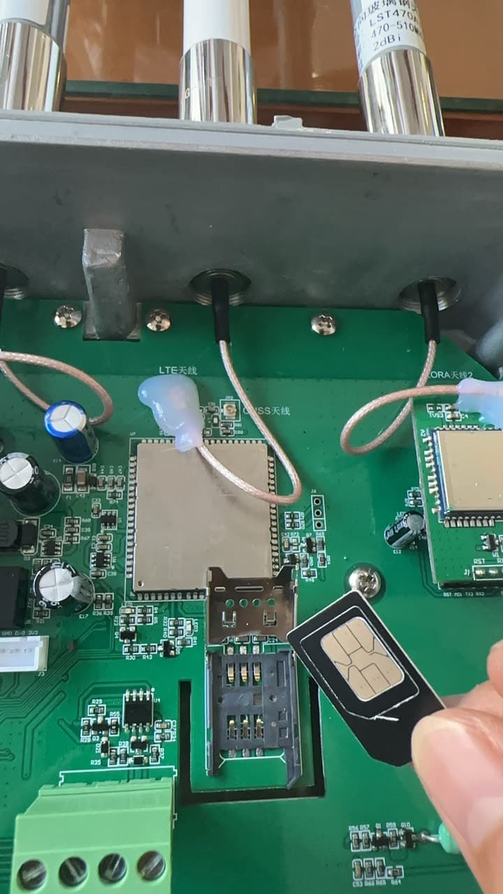 Hệ Thống Kiểm Soát Ánh Sáng Đường Phố IoT Zalaa SZ11LR-GW-2 Lorawan gateway