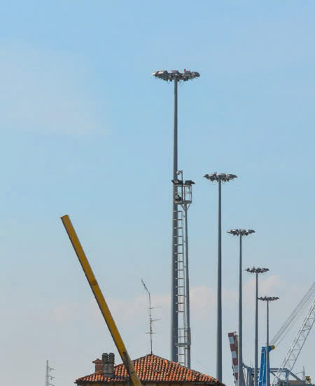 Hệ Thống Nâng Hạ Đèn Cho Bãi Đỗ Xe, Cảng Biển & Sân Bay | ZALAA Lighting