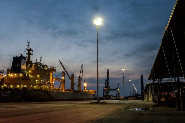 Hệ Thống Nâng Hạ Đèn Cho Bãi Đỗ Xe, Cảng Biển & Sân Bay | ZALAA Lighting