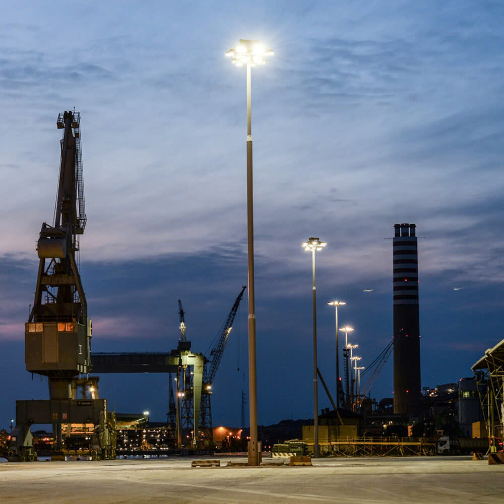 Hệ Thống Nâng Hạ Đèn Cho Bãi Đỗ Xe, Cảng Biển & Sân Bay | ZALAA Lighting