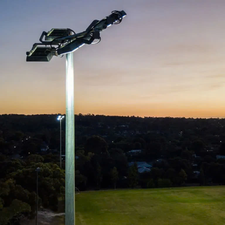 Hệ Thống Nâng Hạ Đèn Cho Bãi Đỗ Xe, Cảng Biển & Sân Bay | ZALAA Lighting