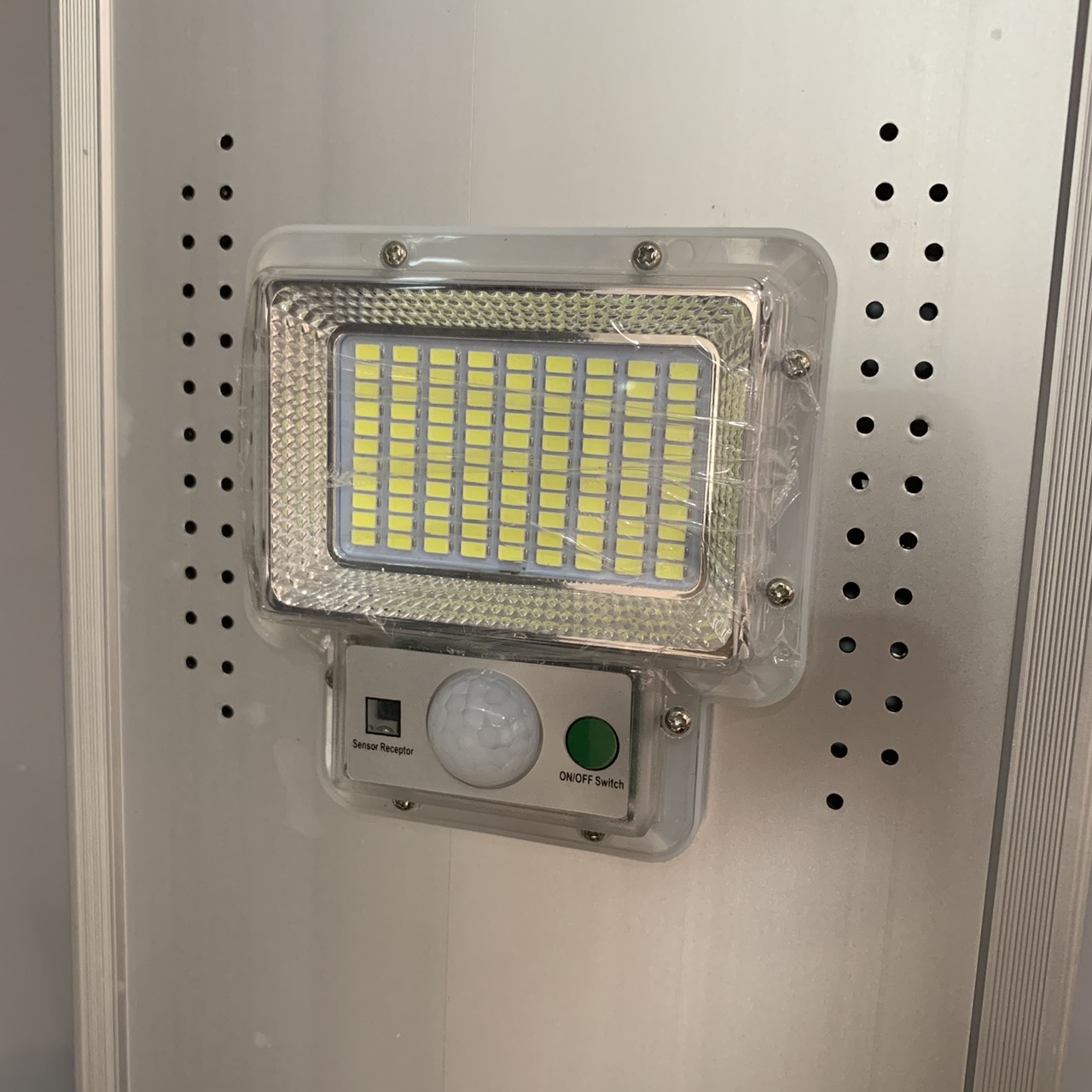 Đèn đường năng lượng mặt trời 50w vỏ nhôm cao cấp mã số sản phẩm ZLT-50S ZALAA