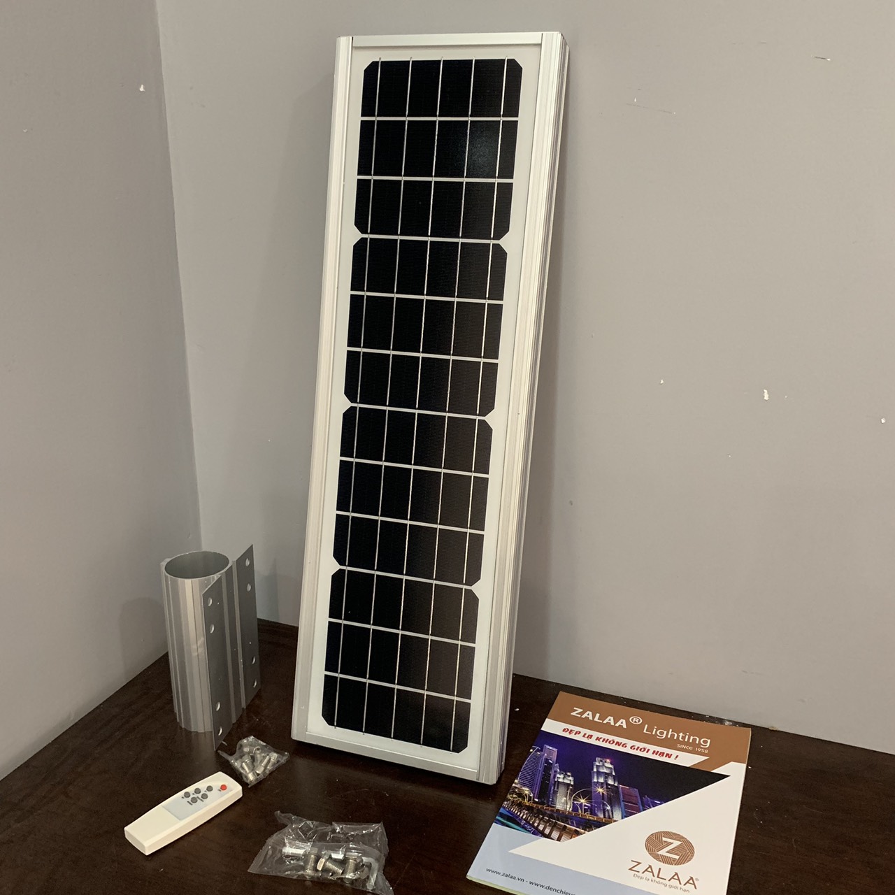 Đèn đường năng lượng mặt trời 50w vỏ nhôm cao cấp mã số sản phẩm ZLT-50S ZALAA