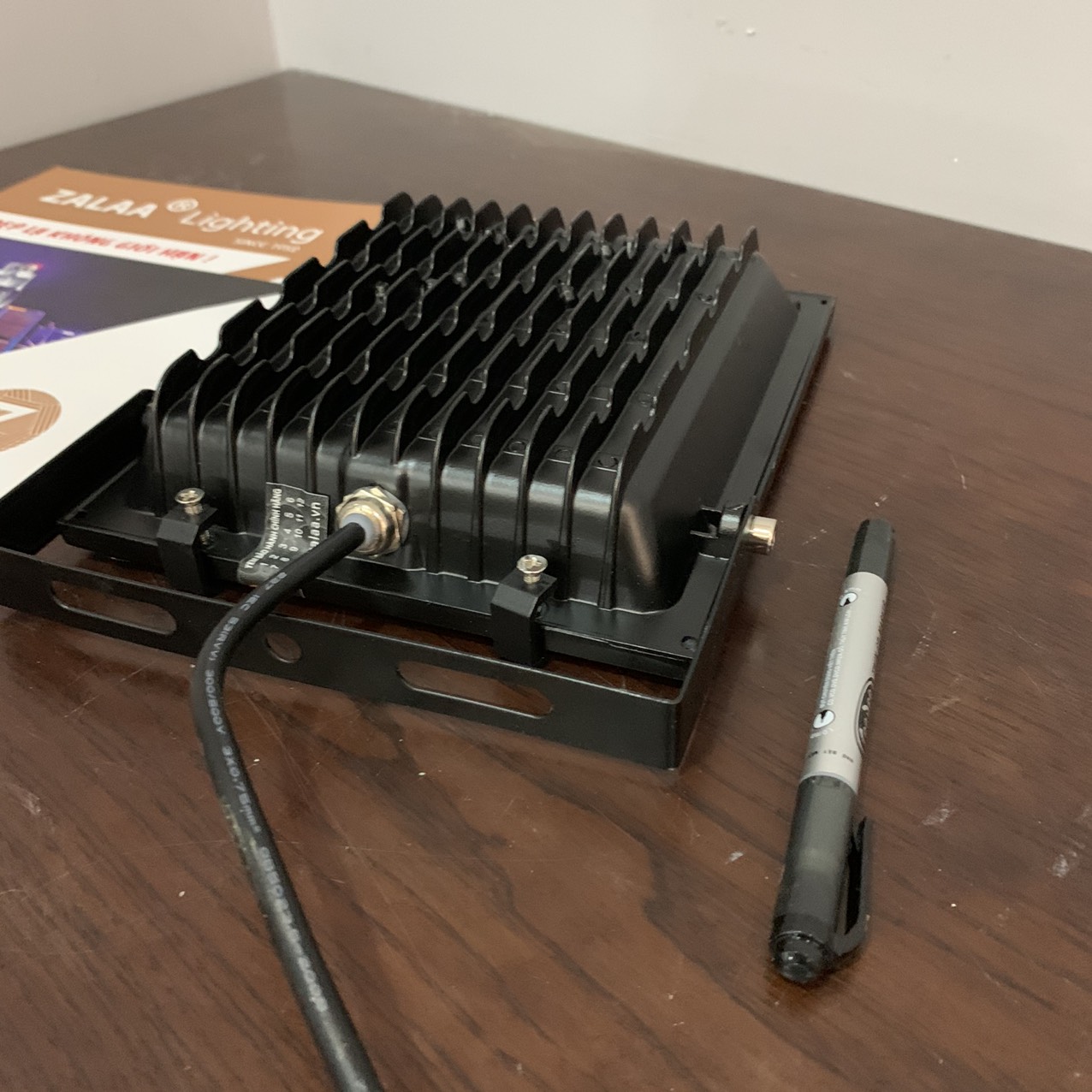 Đèn Pha LED 30W Chip COB bảng LED bảo hành 2 năm ZFR-30COB