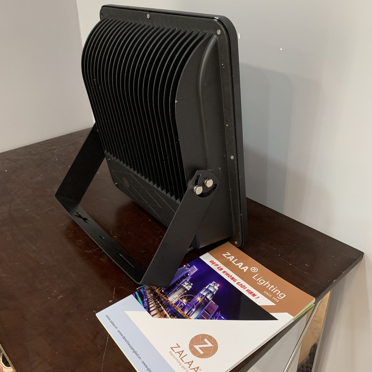 Đèn pha led chiếu sâu COB 150W mã ZFS150 ZALAA