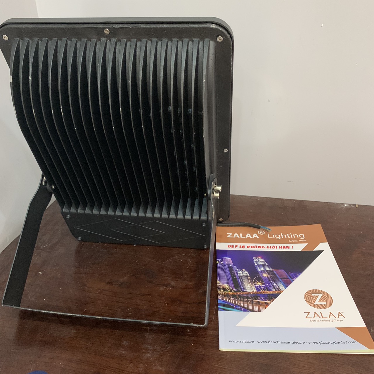 Đèn pha led chiếu sâu COB 150W mã ZFS150 ZALAA
