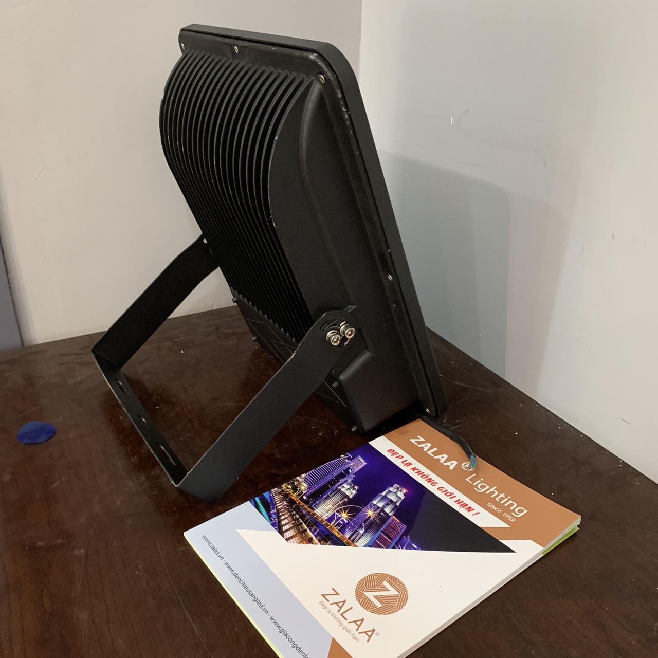 Đèn pha led chiếu sâu COB 150W mã ZFS150 ZALAA