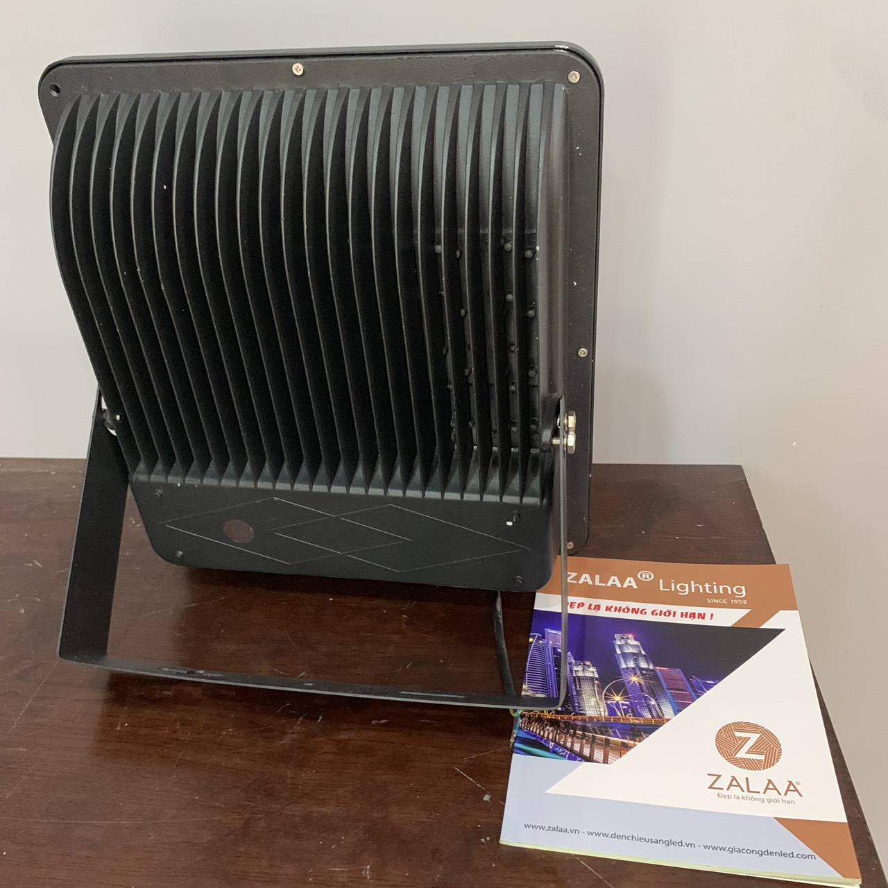 Đèn pha LED chiếu sâu (Pha cốc) 300W COB Mã ZFS-300 ZALAA