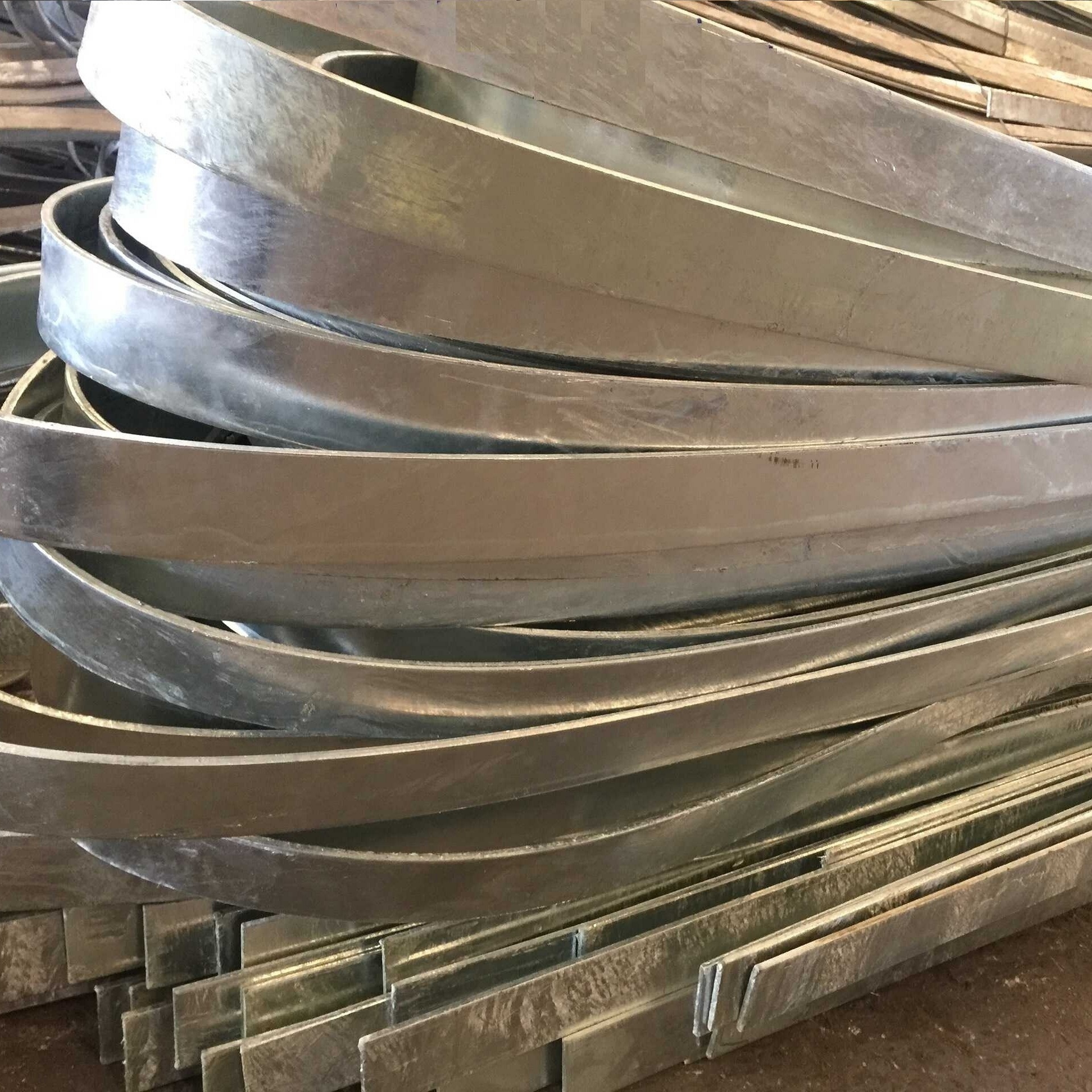 Lập là thép mạ kẽm 40x4mm (6m/1 cái)