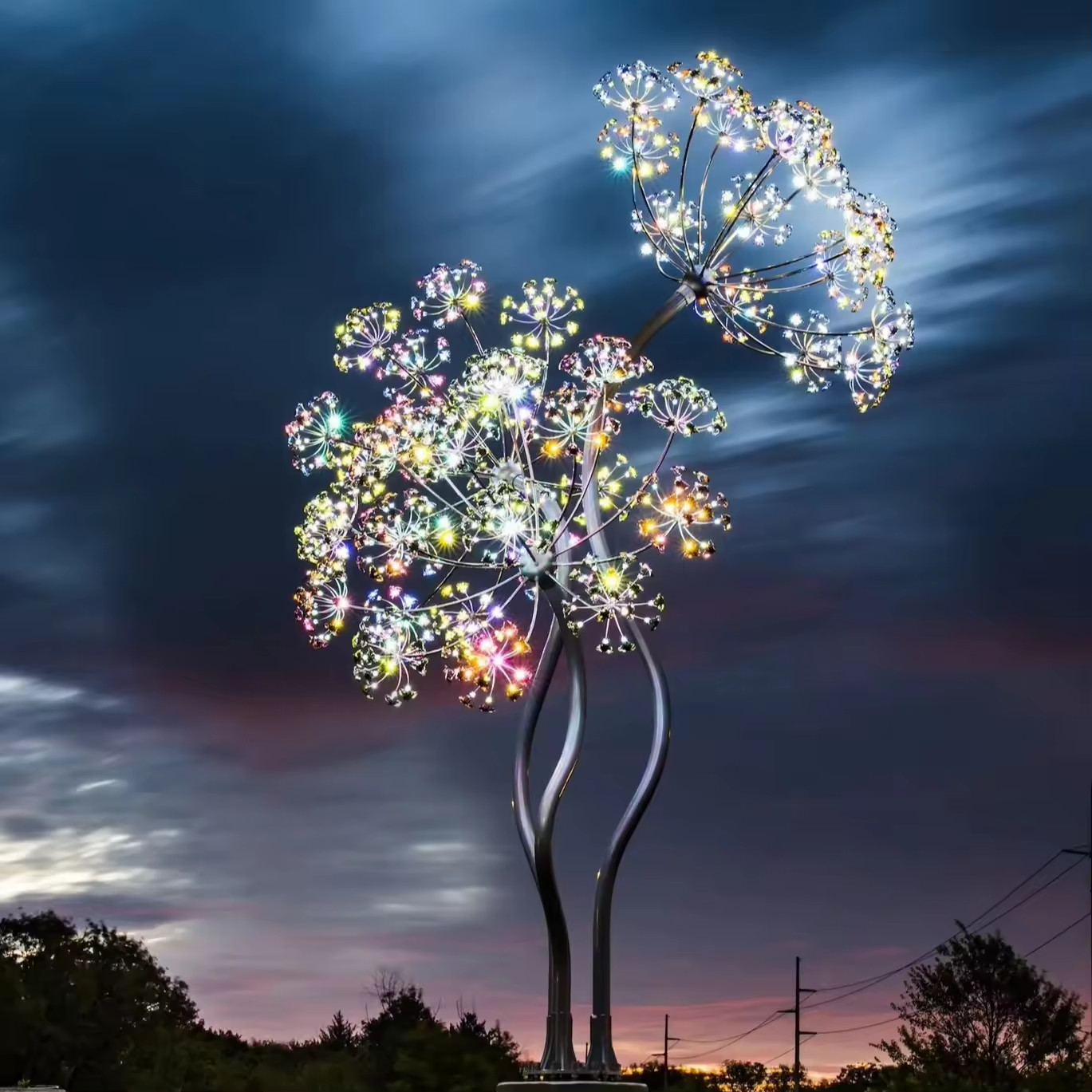 Trụ Cột và Đèn Trang Trí mô phỏng Chùm Hoa Pha Lê khổng lồ làm từ chất liệu Inox, Chip LED chiếu sáng có lập trình kịch bản