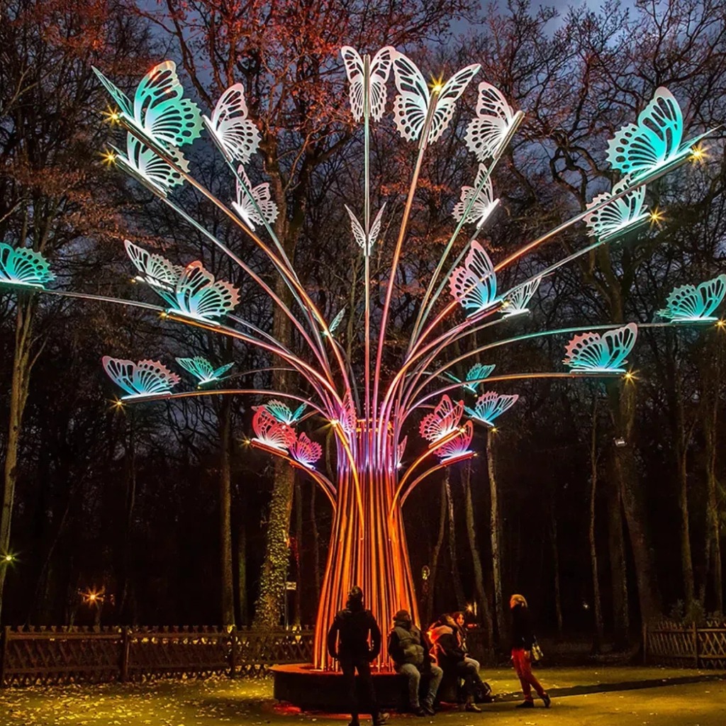 Trụ Cột và Đèn Trang Trí Cảnh Quan Dải Phân Cách - Kiểu dáng chùm 25 tay đèn con bướm cao 6m rộng 7m ZALAA