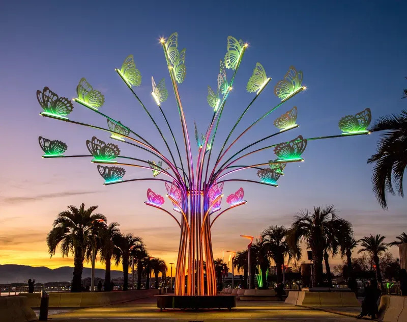 Trụ Cột và Đèn Trang Trí Cảnh Quan Dải Phân Cách - Kiểu dáng chùm 25 tay đèn con bướm cao 6m rộng 7m ZALAA