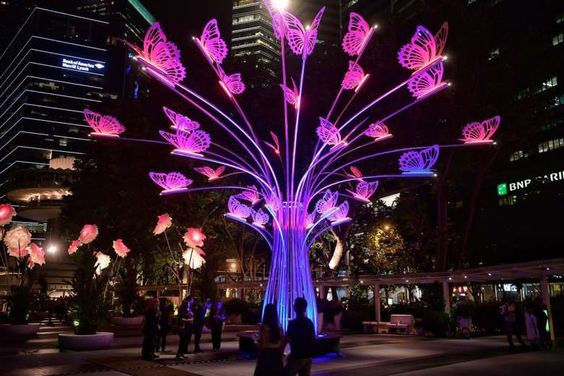 Trụ Cột và Đèn Trang Trí Cảnh Quan Dải Phân Cách - Kiểu dáng chùm 25 tay đèn con bướm cao 6m rộng 7m ZALAA