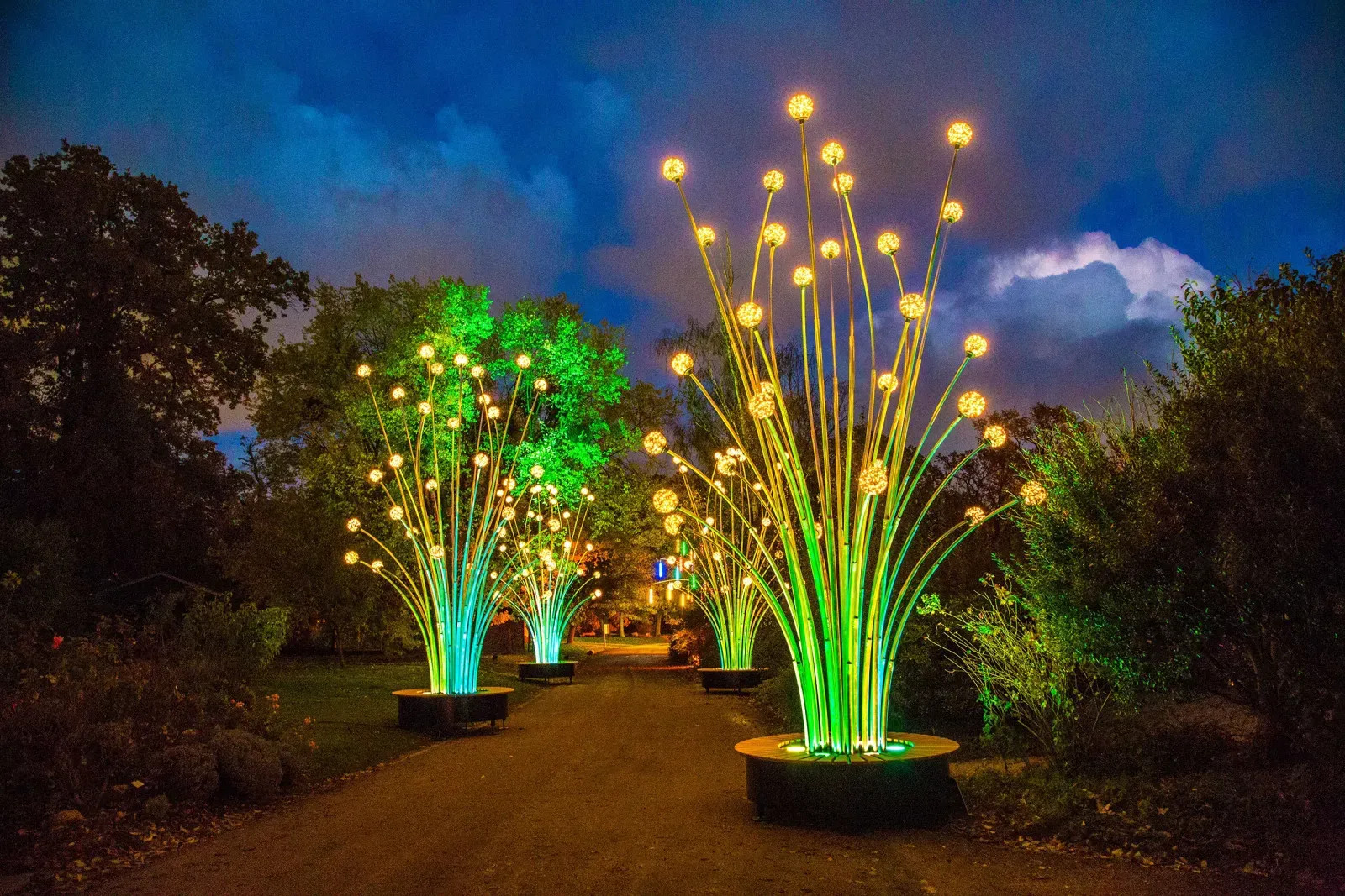 Trùm Cột Đèn Trang Trí Kiểu Khóm Cây Đầu Bóng Quả Cầu Tròn Chiếu sáng Sân vườn, Khu đô thị mới