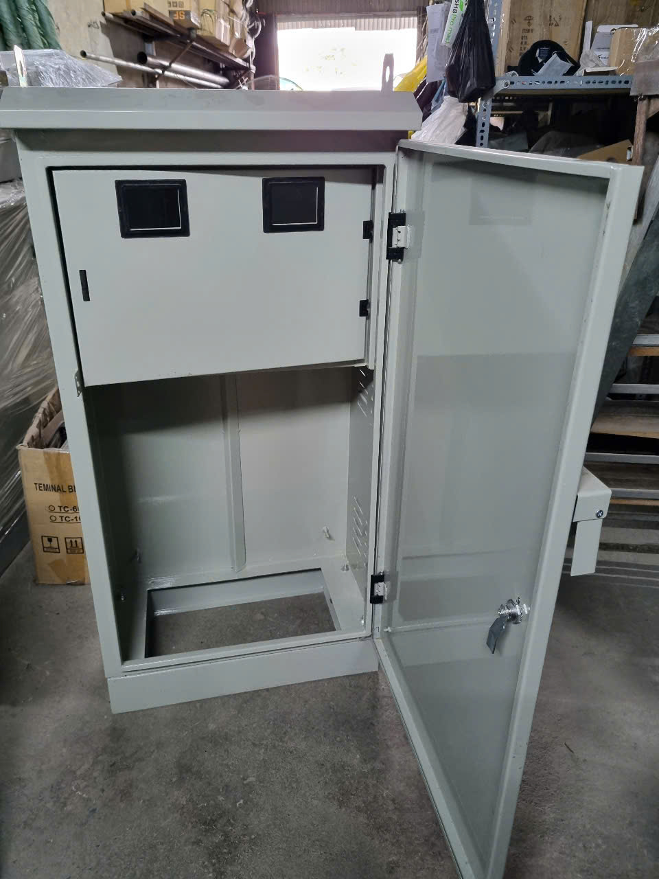 Tủ Điện Điều Khiển Chiếu Sáng 100A ZALAA, Kích thước 1200x600x350x1,2mm và Giá đỡ