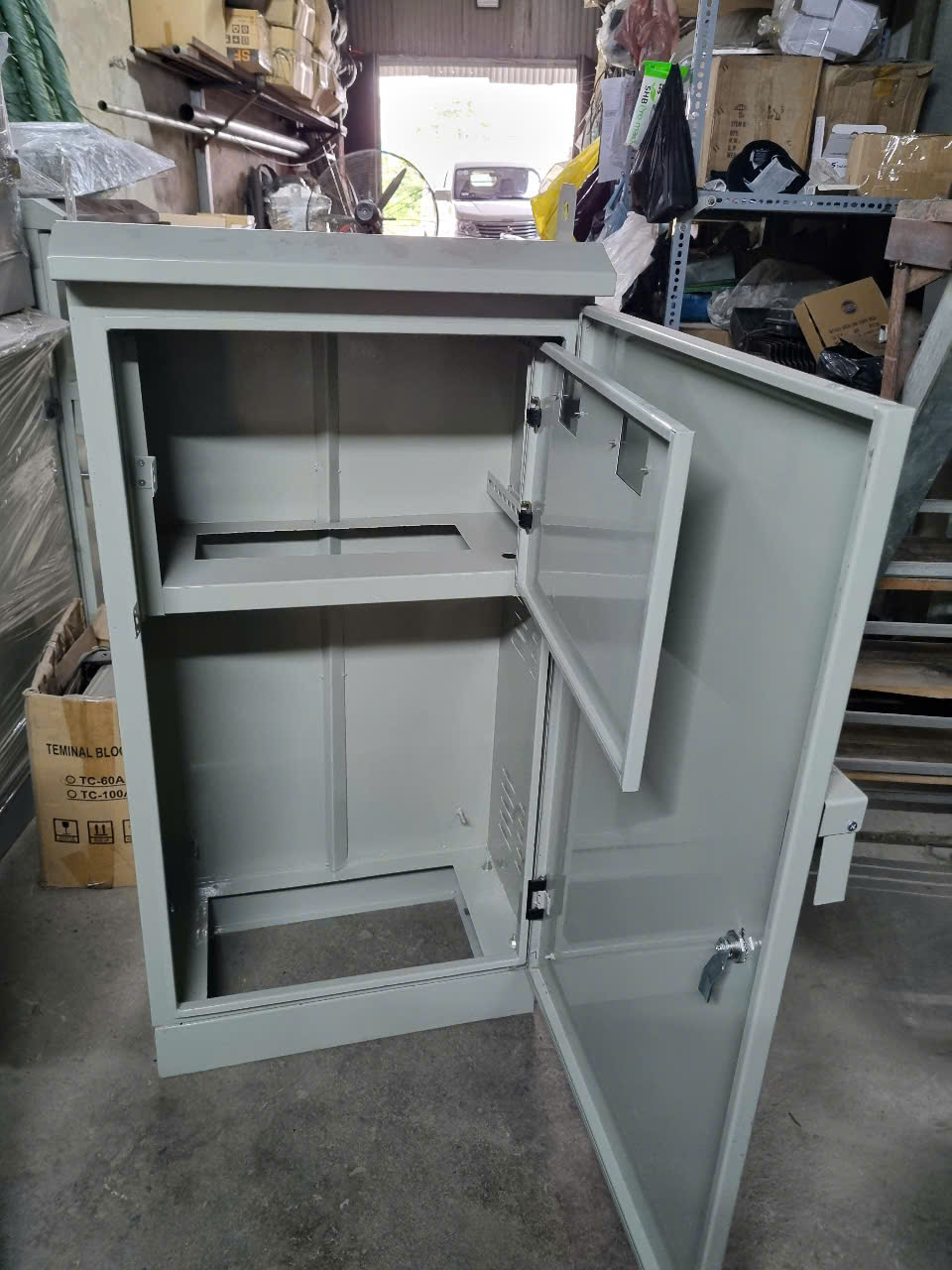 Tủ Điện Điều Khiển Chiếu Sáng 100A ZALAA, Kích thước 1200x600x350x1,2mm và Giá đỡ