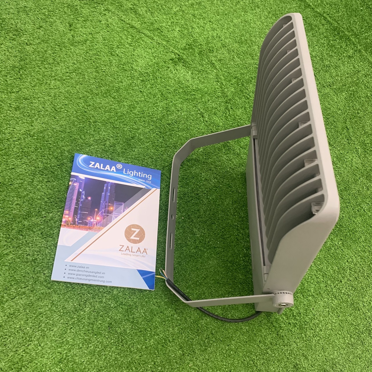 Đèn Pha Led 300W OEM Philips kiểu Tango G3 BVP383 Cho Sân Tennis