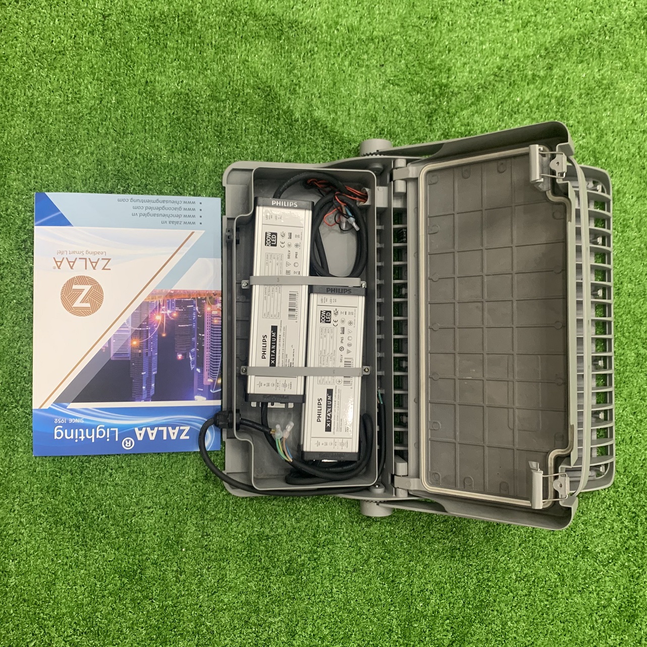 Đèn Pha Led 300W OEM Philips kiểu Tango G3 BVP383 Cho Sân Tennis