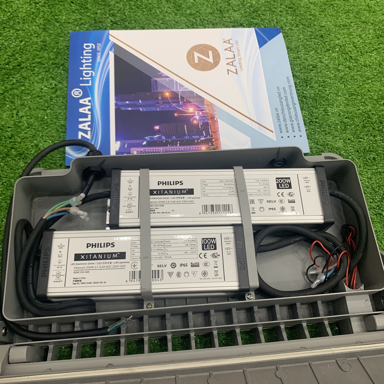 Đèn Pha Led 300W OEM Philips kiểu Tango G3 BVP383 Cho Sân Tennis