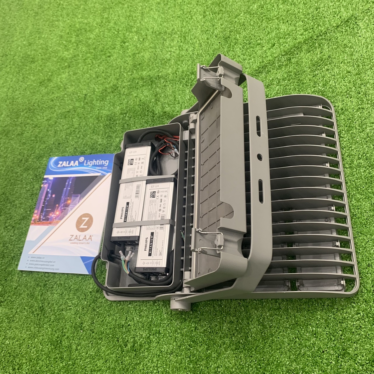 Đèn Pha Led 300W OEM Philips kiểu Tango G3 BVP383 Cho Sân Tennis