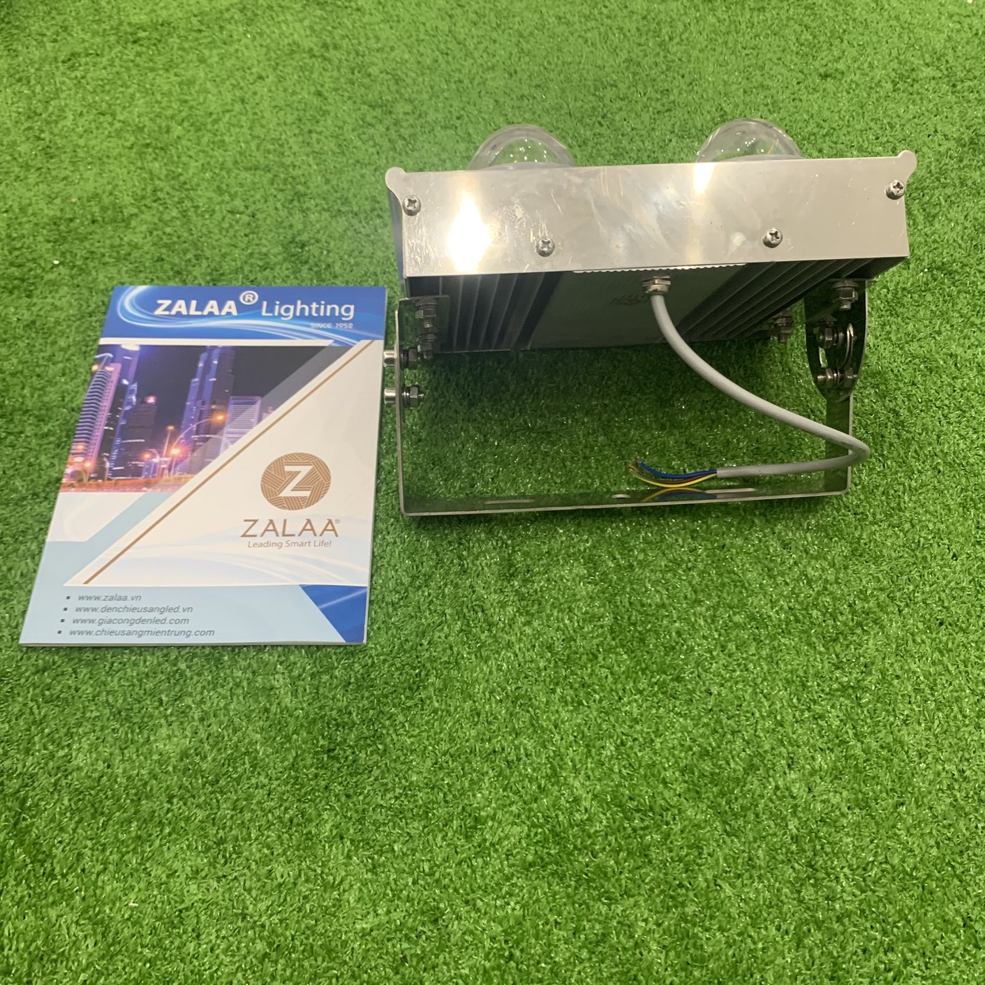 Đèn pha led 200w dùng cho thuyền đánh cá trên biển chống ăn mòn