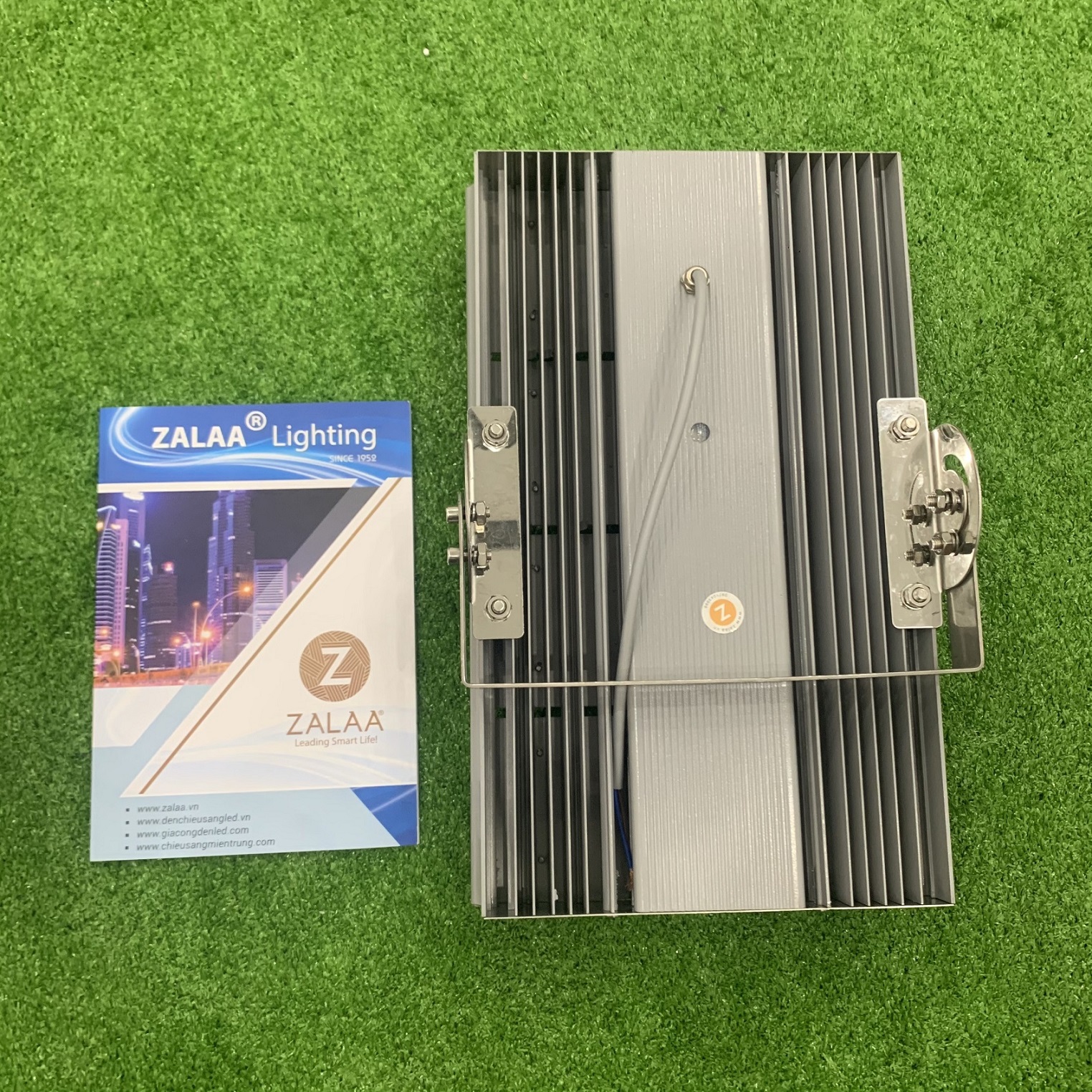 Đèn pha led 400w dùng cho thuyền đánh cá trên biển chống ăn mòn