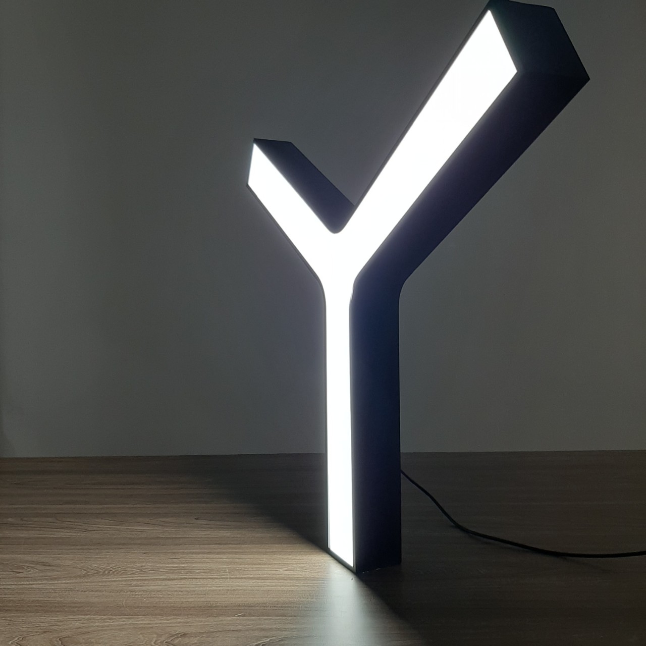 Đèn thả trần văn phòng hình chữ Y kích thước cánh 300mm