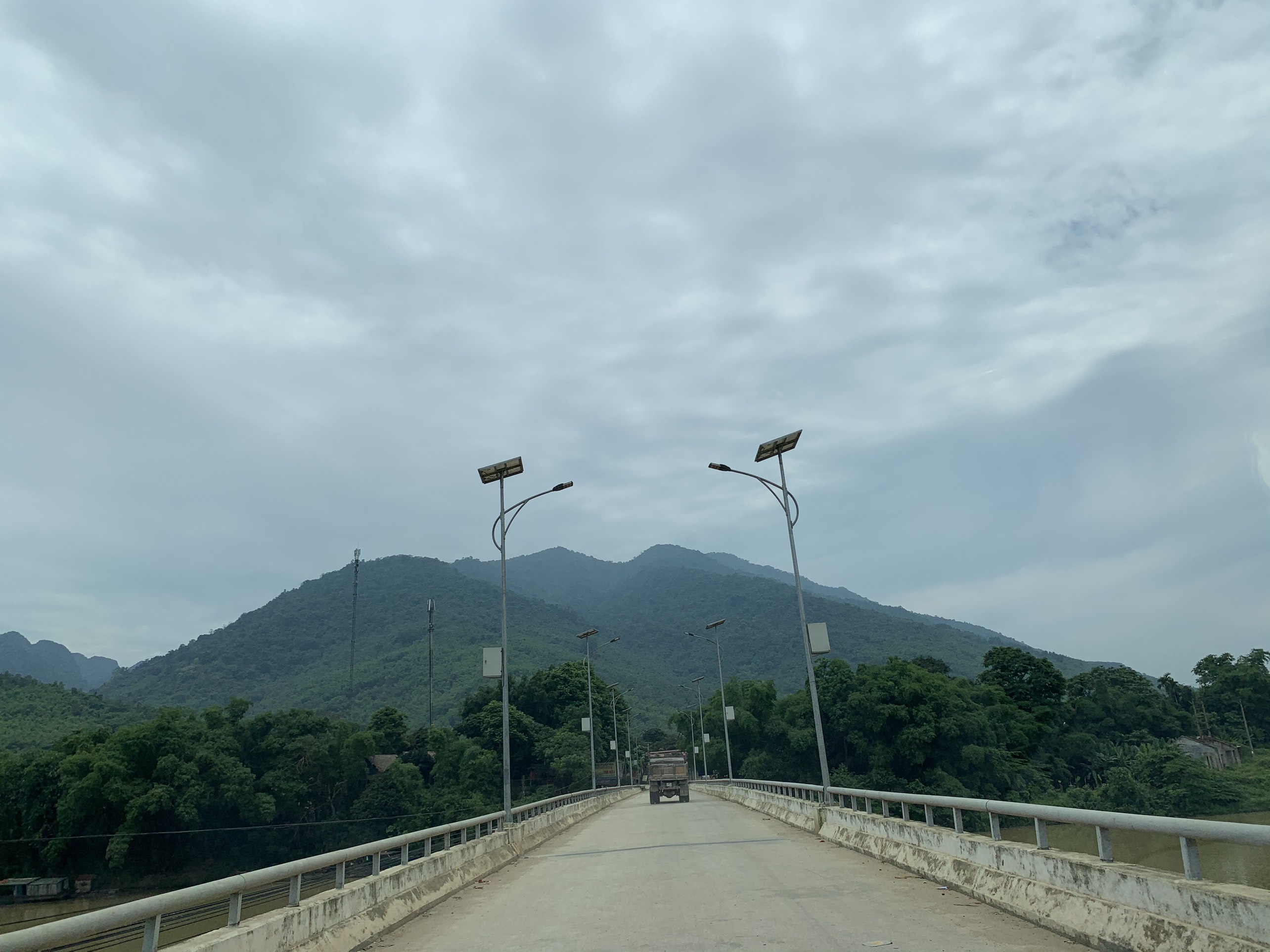 Đèn Đường Năng Lượng Mặt Trời 120W, Pin 12.8V-65Ah, Tấm pin 160W, Mã sản phẩm ZPC120S -ZALAA