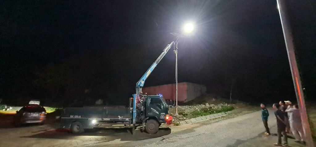 Đèn Đường Năng Lượng Mặt Trời 120W, Pin 12.8V-65Ah, Tấm pin 160W, Mã sản phẩm ZPC120S -ZALAA