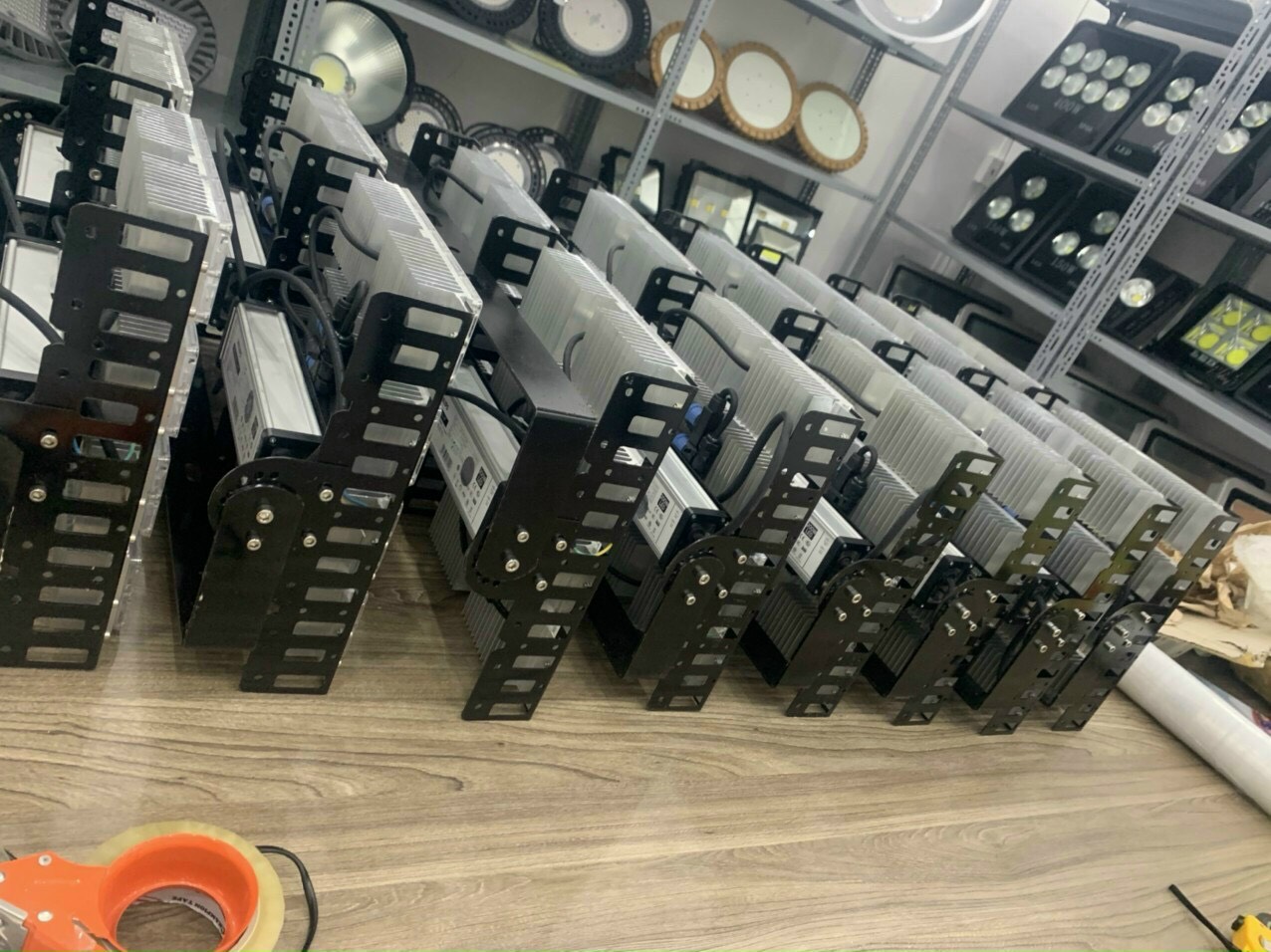 Đèn pha led Philips ghép Module công suất 400w mã số ZFG-PL400