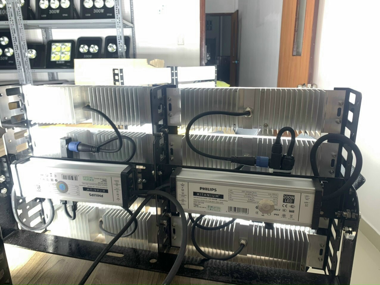 Đèn pha led Philips ghép Module công suất 400w mã số ZFG-PL400