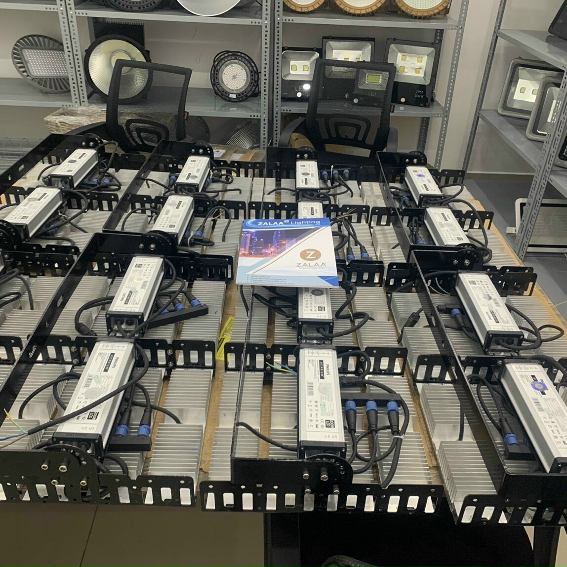 Đèn pha led Philips ghép Module công suất 400w mã số ZFG-PL400