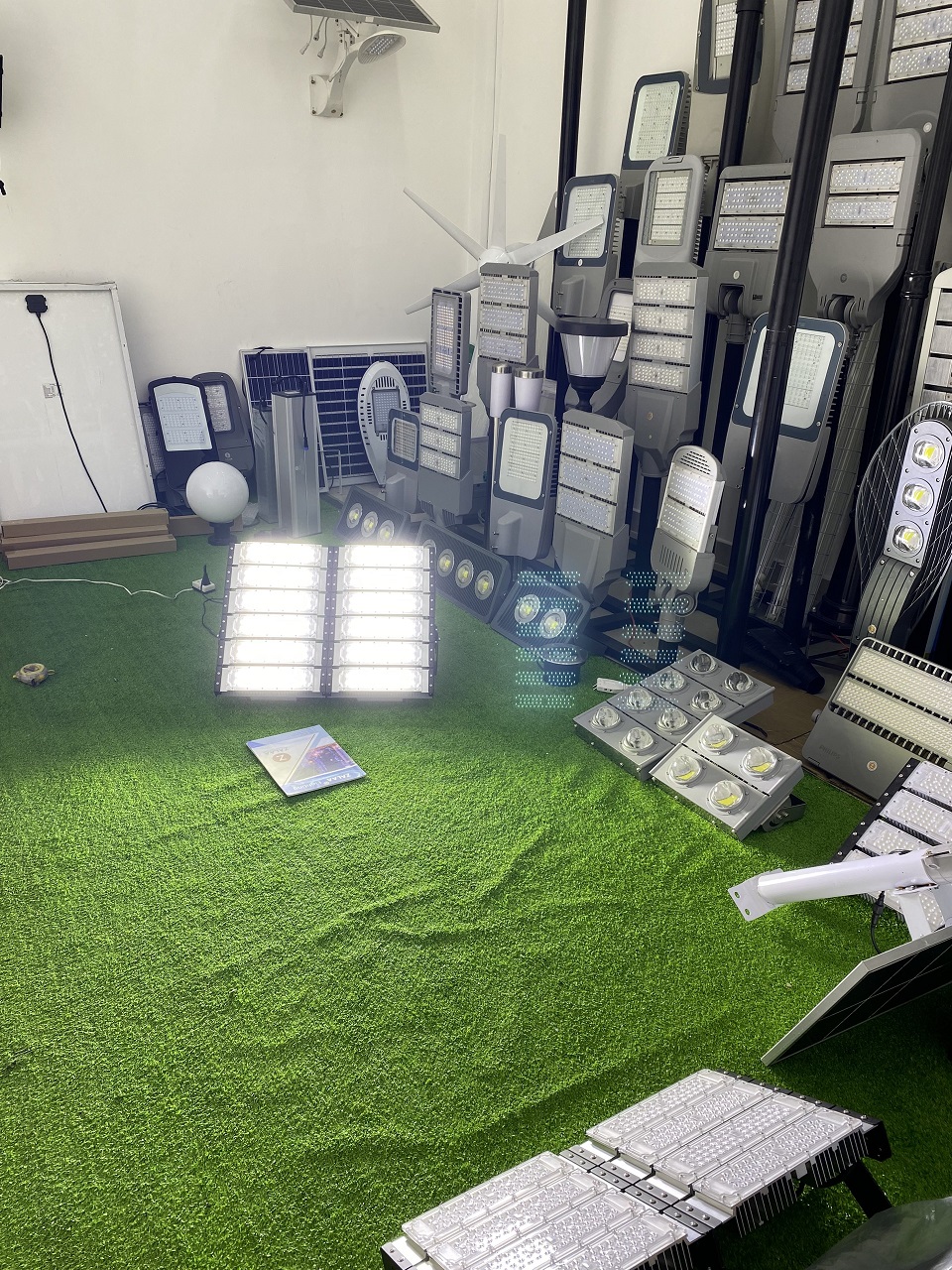 Đèn pha LED Philips chiếu sáng ngoài trời công suất 600W