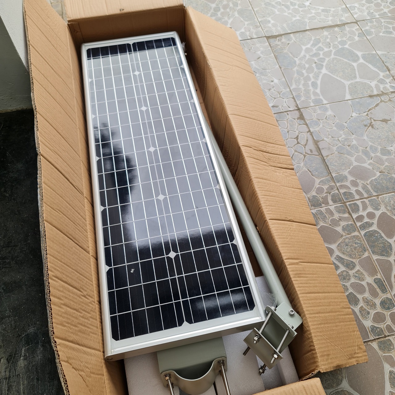 Đèn năng lượng mặt trời liền thể nhôm cao cấp 200w mã số ZLTN-200S ZALAA