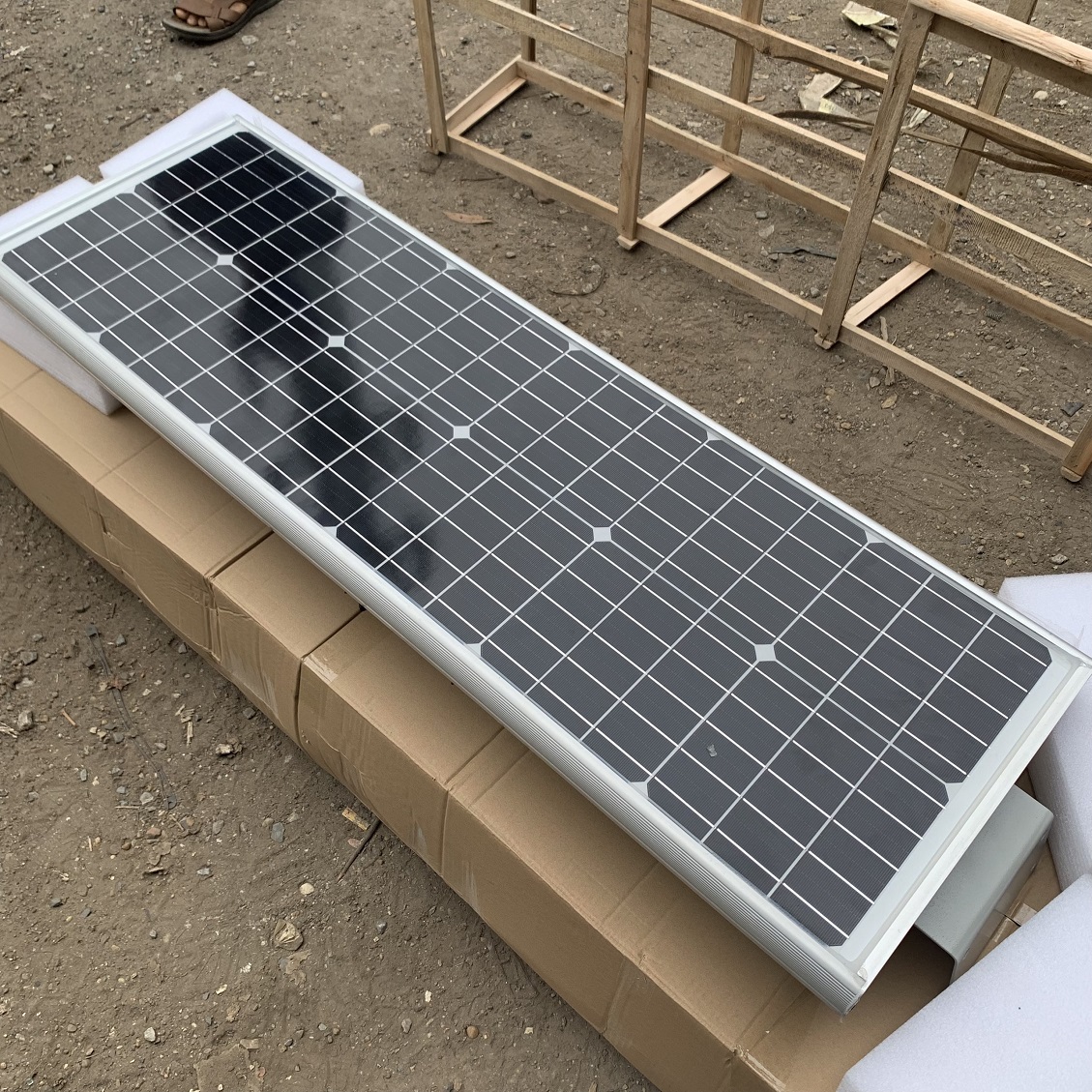 Đèn năng lượng mặt trời liền thể nhôm cao cấp 200w mã số ZLTN-200S ZALAA