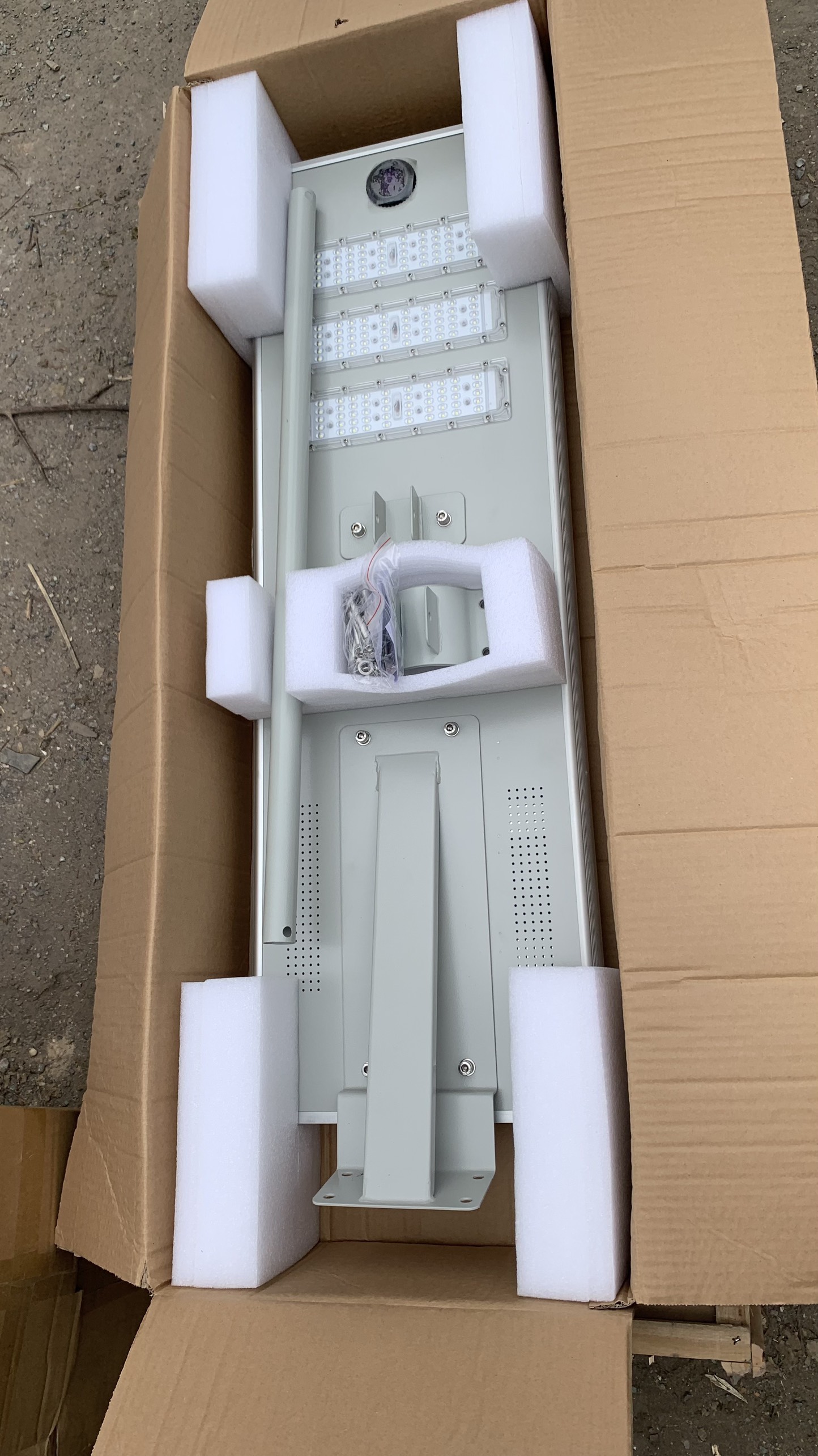 Đèn năng lượng mặt trời liền thể nhôm cao cấp 100w mã số ZLTN-100S ZALAA