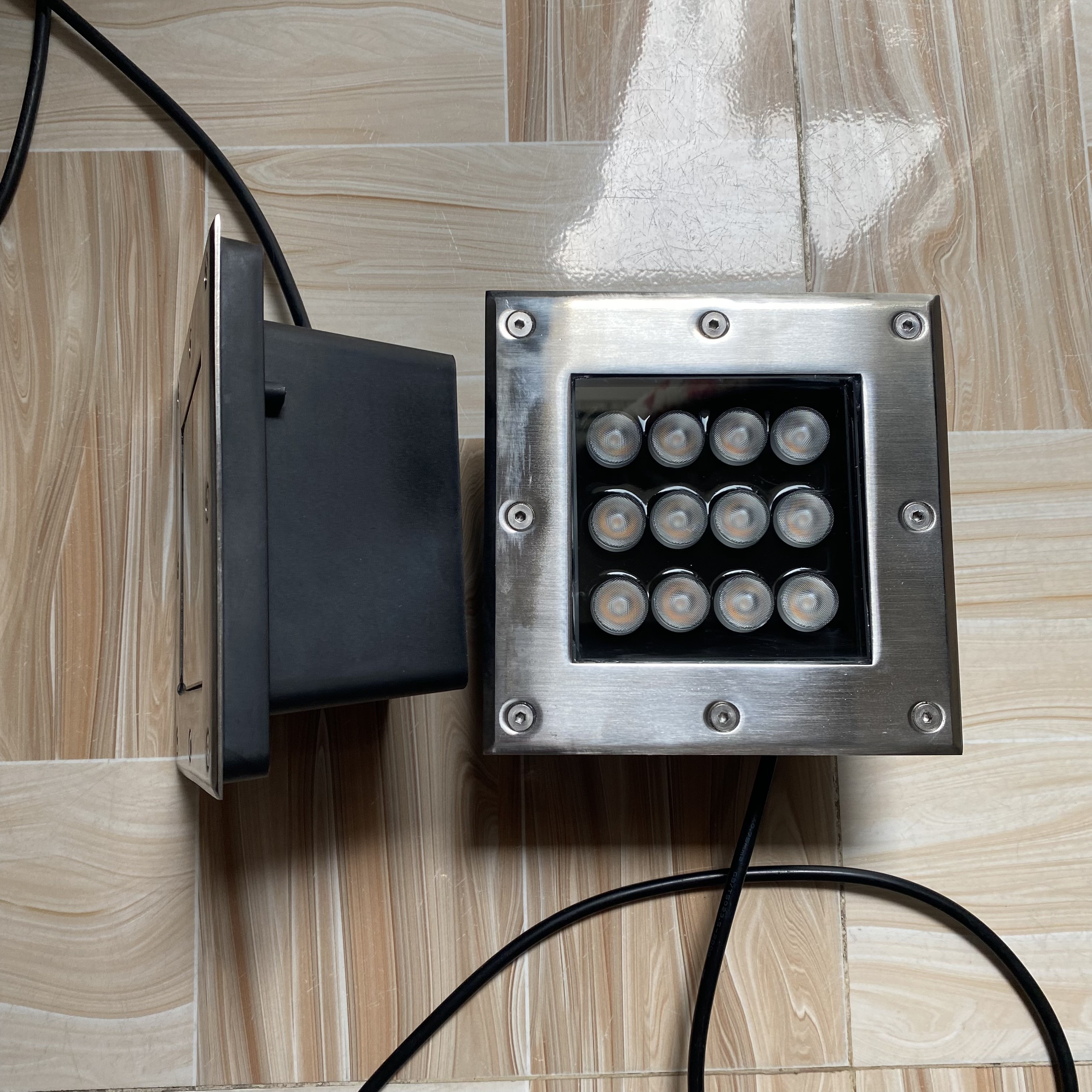 Đèn LED Âm Đất Vuông 12W - Kích thước D160x160xH80mm