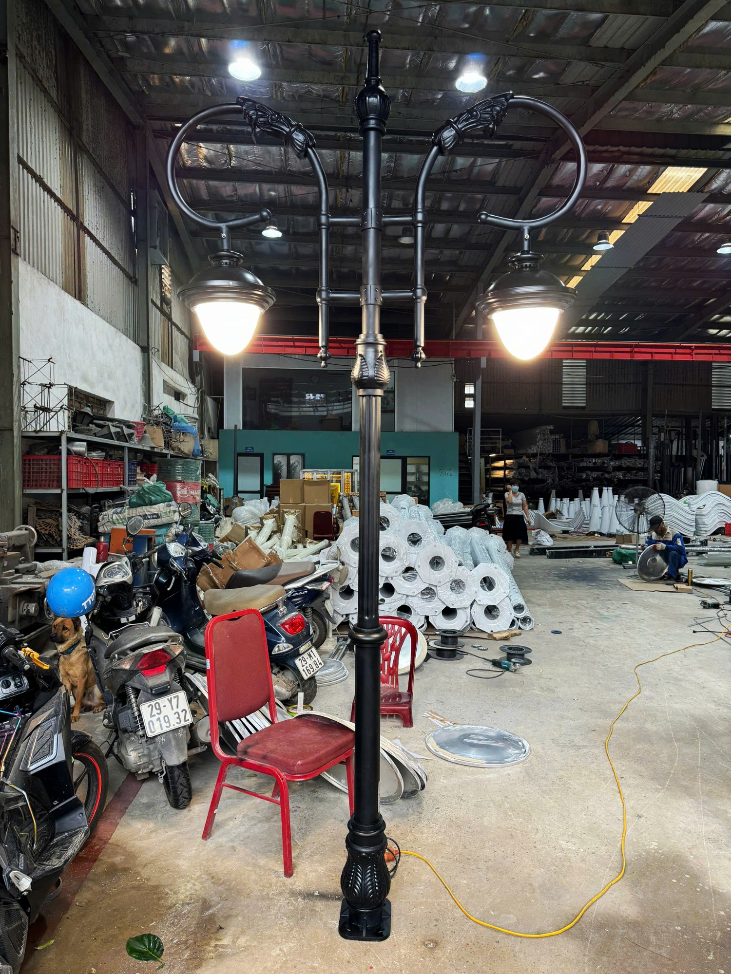 Cột đèn trang trí sân vườn cao 3m, chùm 2 bóng công suất 75W+100W