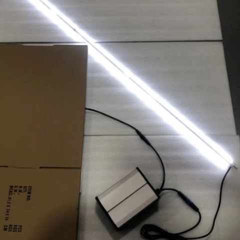 Bộ đèn tuýp LED 1M 50W năng lượng mặt trời ứng dụng cho Đèn trụ cổng, tường rào