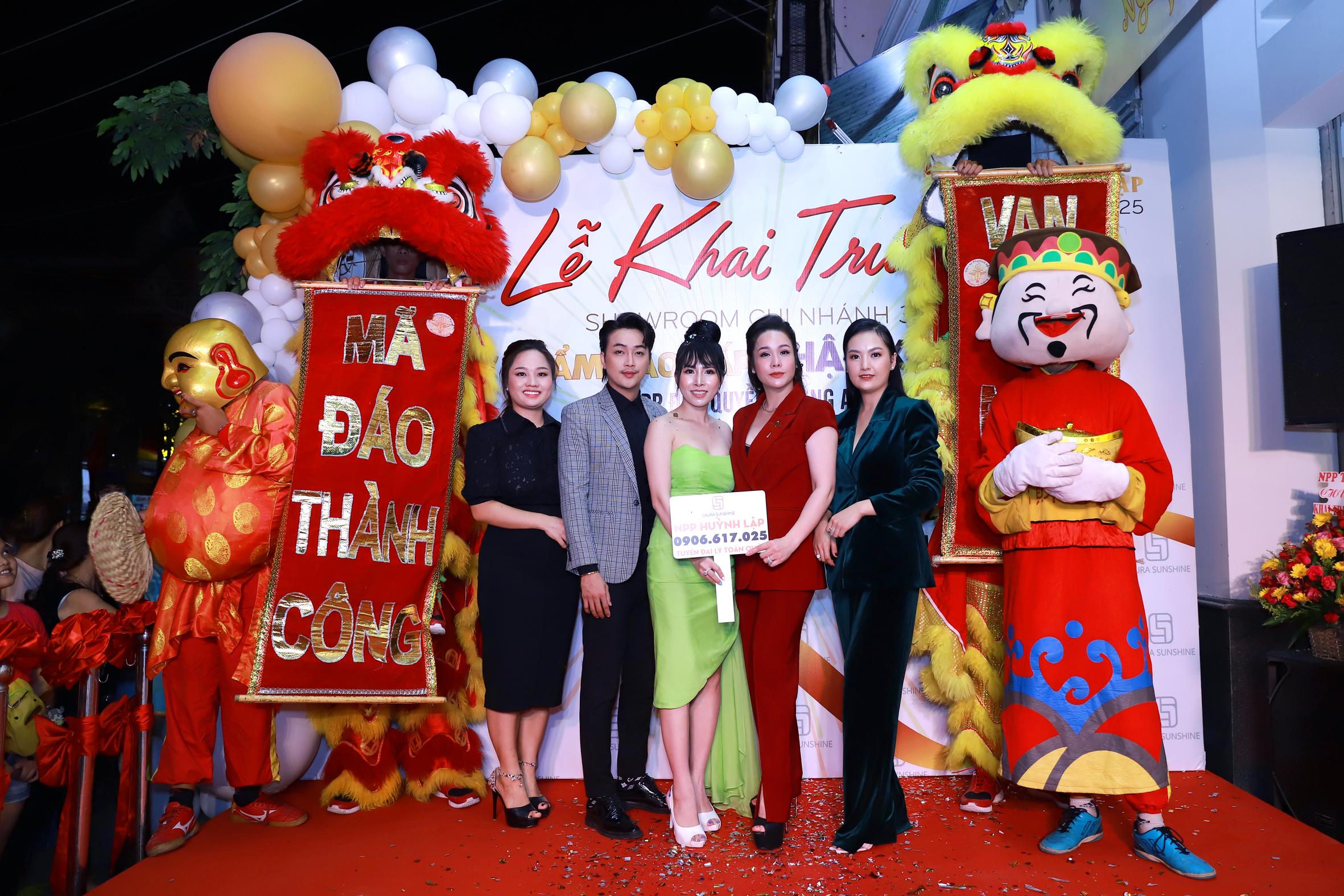Khai trương Chi nhánh 3 Mỹ phẩm Laura Sunshine Nhật Kim Anh của Nhà phân phối Huỳnh Lập tại Đức Hòa Long An Khai trương Chi nhánh 3 Mỹ phẩm Laura Sunshine Nhật Kim Anh của Nhà phân phối Huỳnh Lập tại Đức Hòa Long An