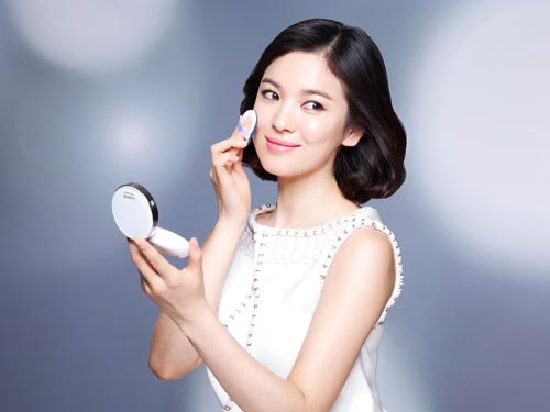 Cách dùng phấn nước trang điểm chuẩn của sao Hàn Cách dùng phấn nước trang điểm chuẩn của sao Hàn