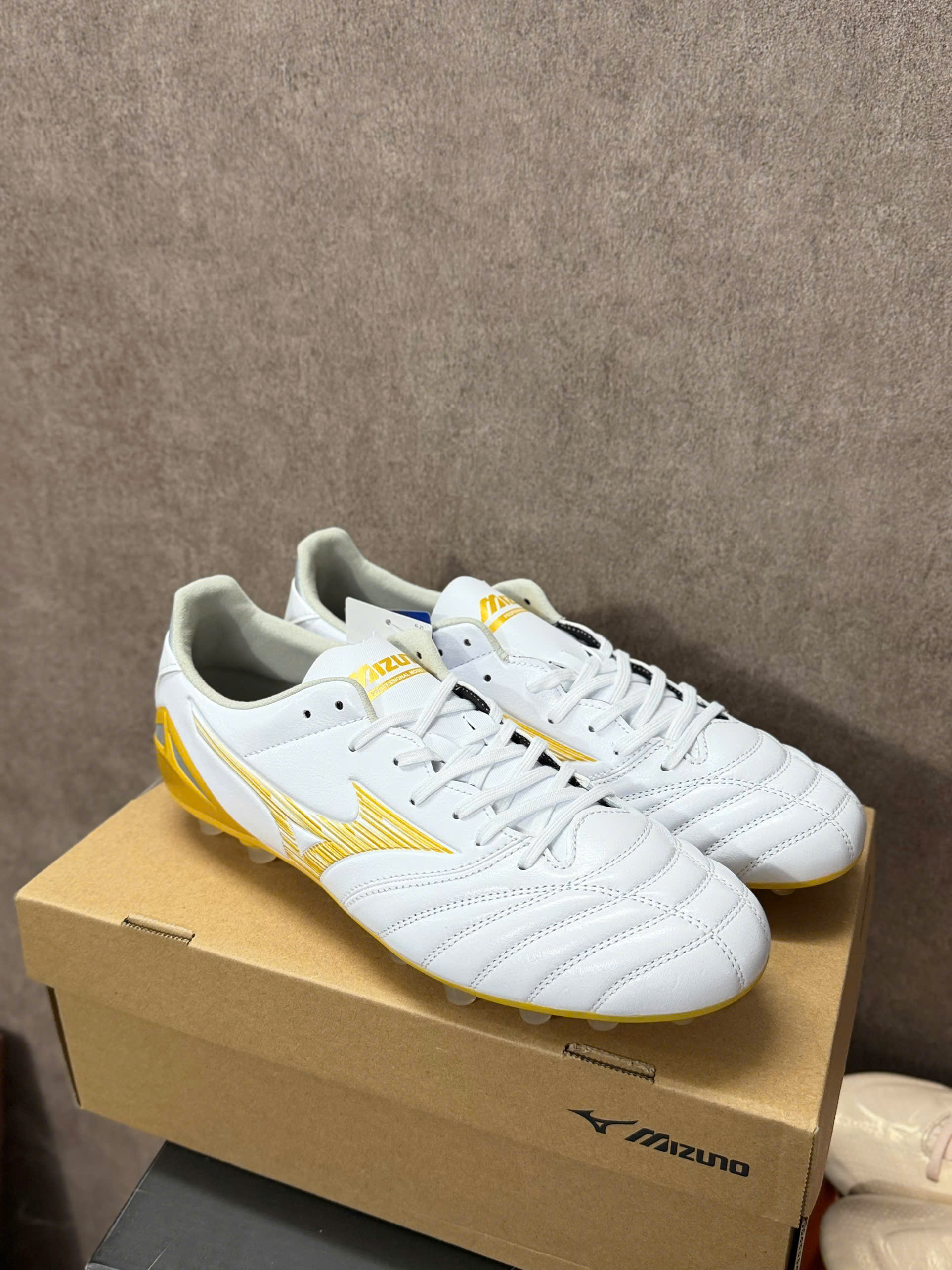 Mizuno Morelia Neo IV Pro AG
