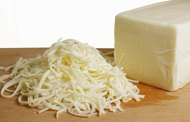 Phô mai Mozzarella là gì? Có những lưu ý gì khi sử dụng?