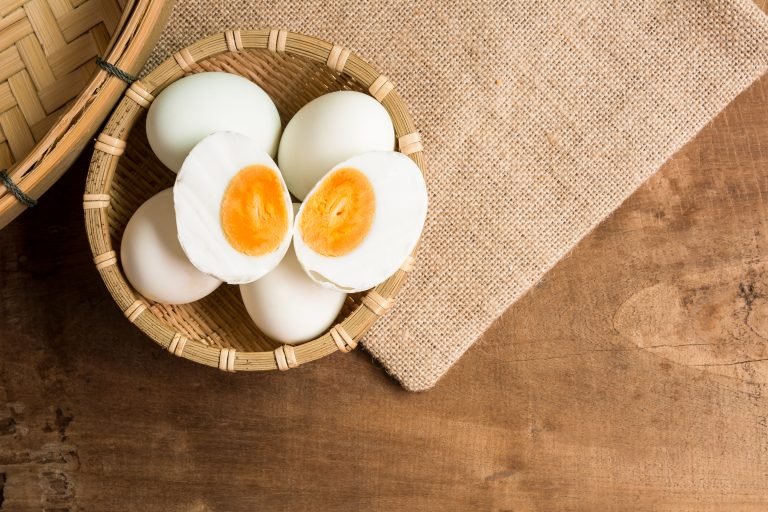 Công dụng của trứng muối. Công thức làm trứng muối tại nhà an toàn và hiệu quả