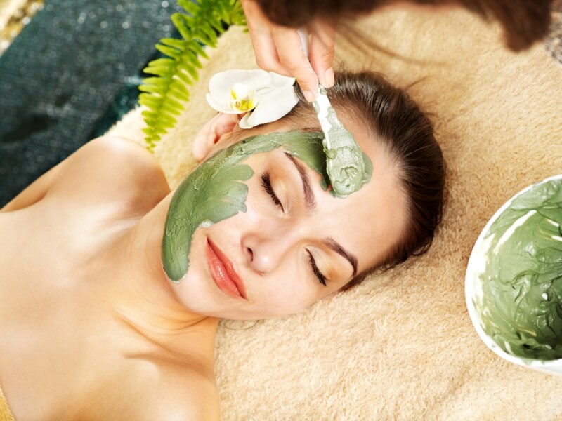 Chị em đua nhau uống colagen để căng da